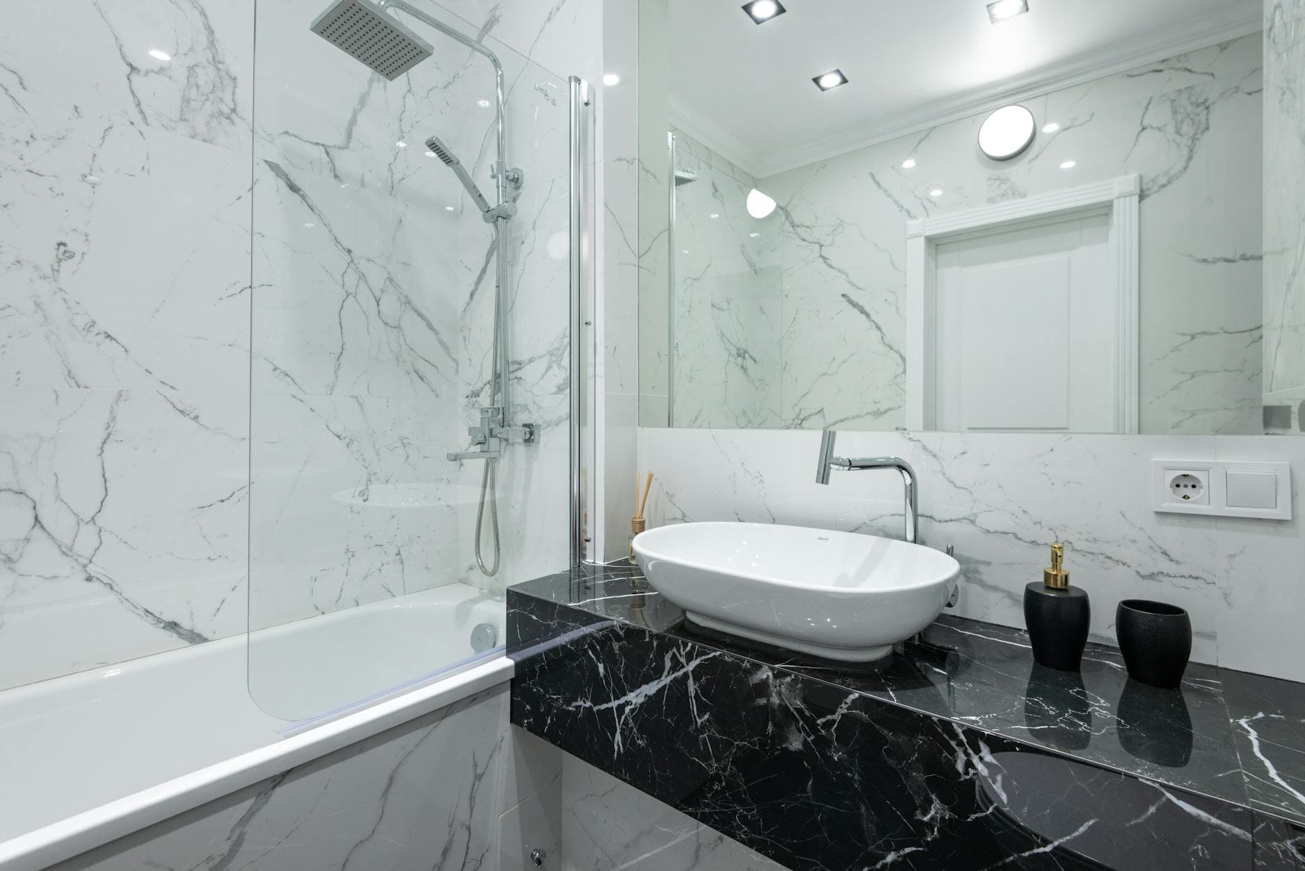 Guía de Reformas de Baños de Lujo en Málaga 2026