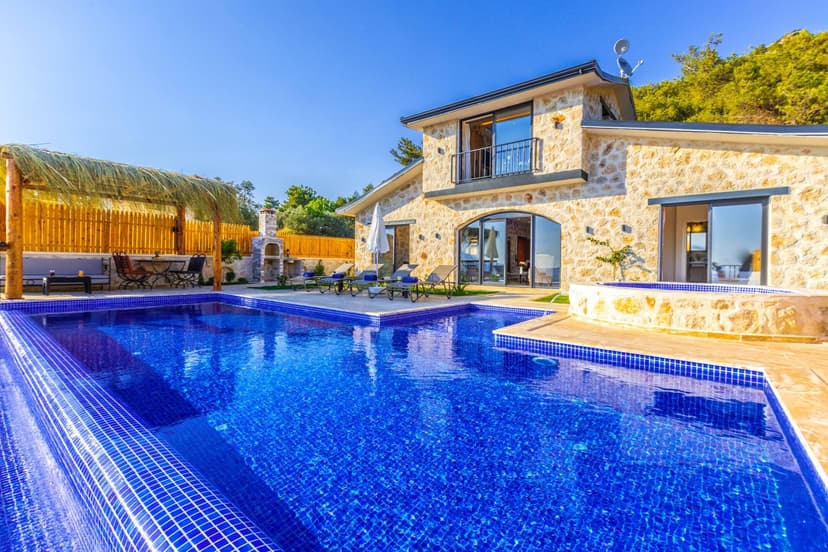Comprehensive vs. Partial Villa Renovation on the Costa del Sol