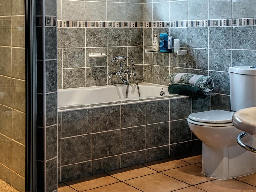 Premium-Badezimmerrenovierung in Benalmádena: Luxus und Stil