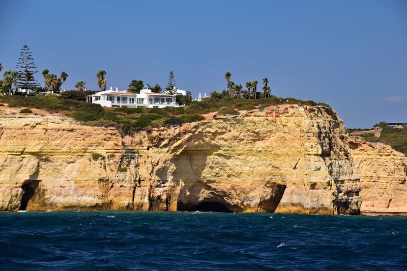 Comprehensive Renovation to Increase Energy Efficiency in Villas