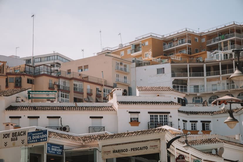 Tabla de tasas y permisos para reformas en Málaga con documentos oficiales 2025