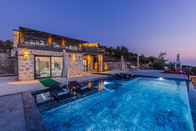 Comprehensive Renovation to Increase Energy Efficiency in Villas