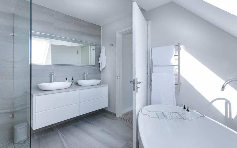 Reformas de baño de lujo en la Costa del Sol: Guía completa 2026