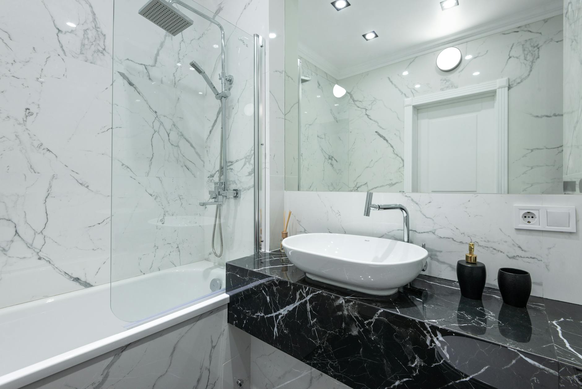 Guía de Reformas de Baños de Lujo en Málaga 2026
