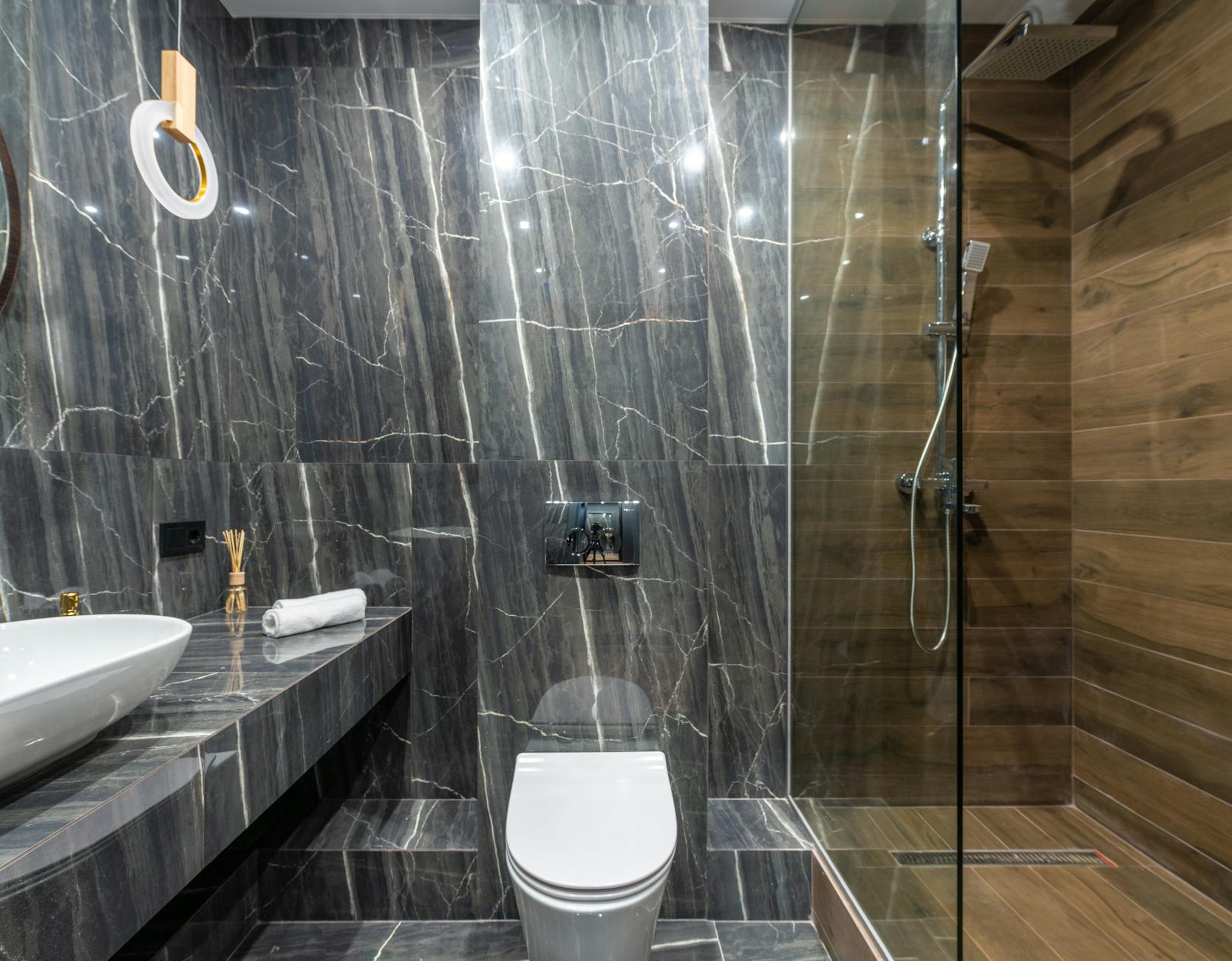 Guía de Reformas de Baños de Lujo en Marbella 2026