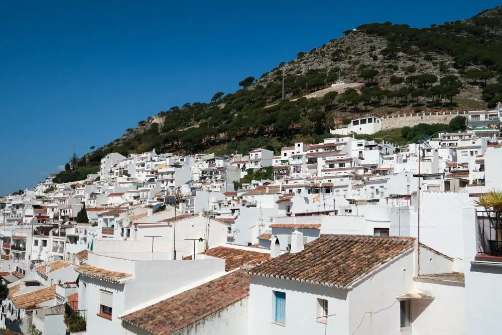 Especialistas en reformas en Mijas Pueblo, Las Lagunas, La Cala y Calahonda. Proyectos integrales, estilo andaluz y moderno. Pide presupuesto gratis.