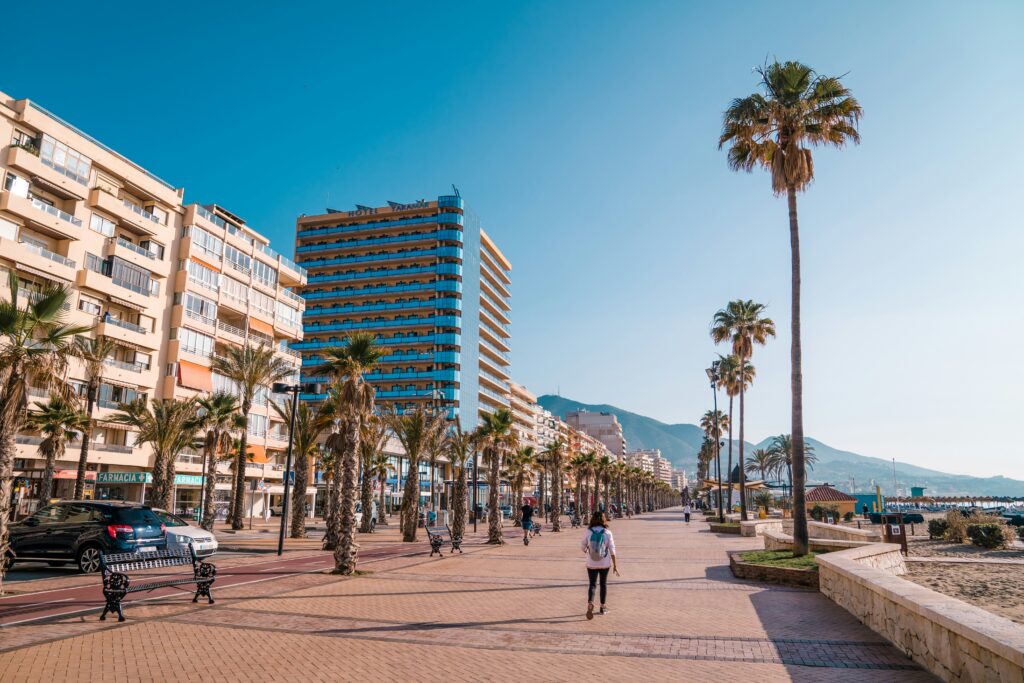 Reformas integrales y parciales en Fuengirola: pisos, chalets y apartamentos turísticos. Calidad, cercanía y gestión total. Pide presupuesto gratis.