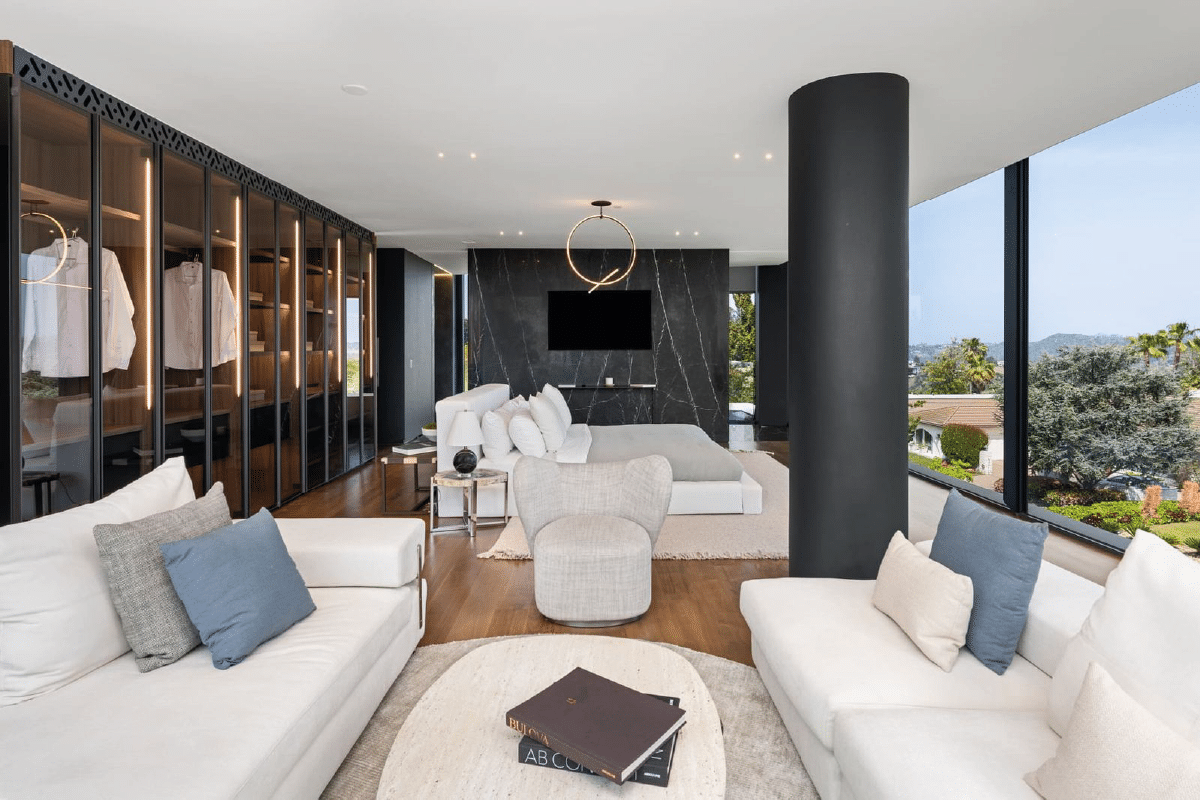 Proyecto de interiorismo y arquitectura en vivienda moderna realizado por Costa del Sol Reformas en Málaga, Marbella y Mijas.